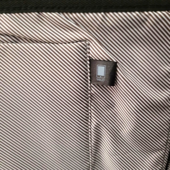 SWISSGEAR Hybrid 19” Backpack/Messenger - Black - Picture 2 of 15